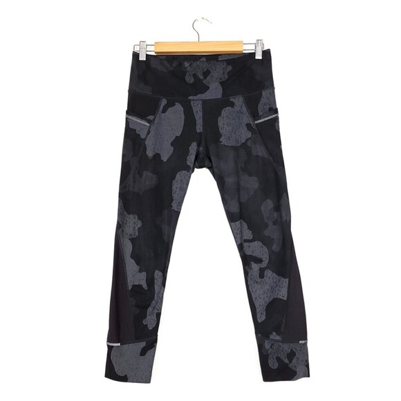 ATHELTA Shadow Camo Relay 2.0 Capri Tight Leggings Black and Grey Womens Small - Picture 1 of 10